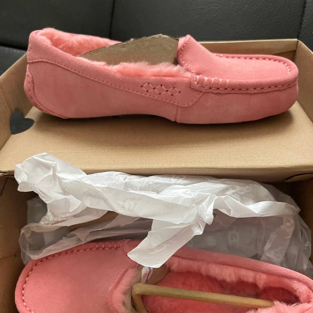 Uggs size 6 Ainsley slippers nib